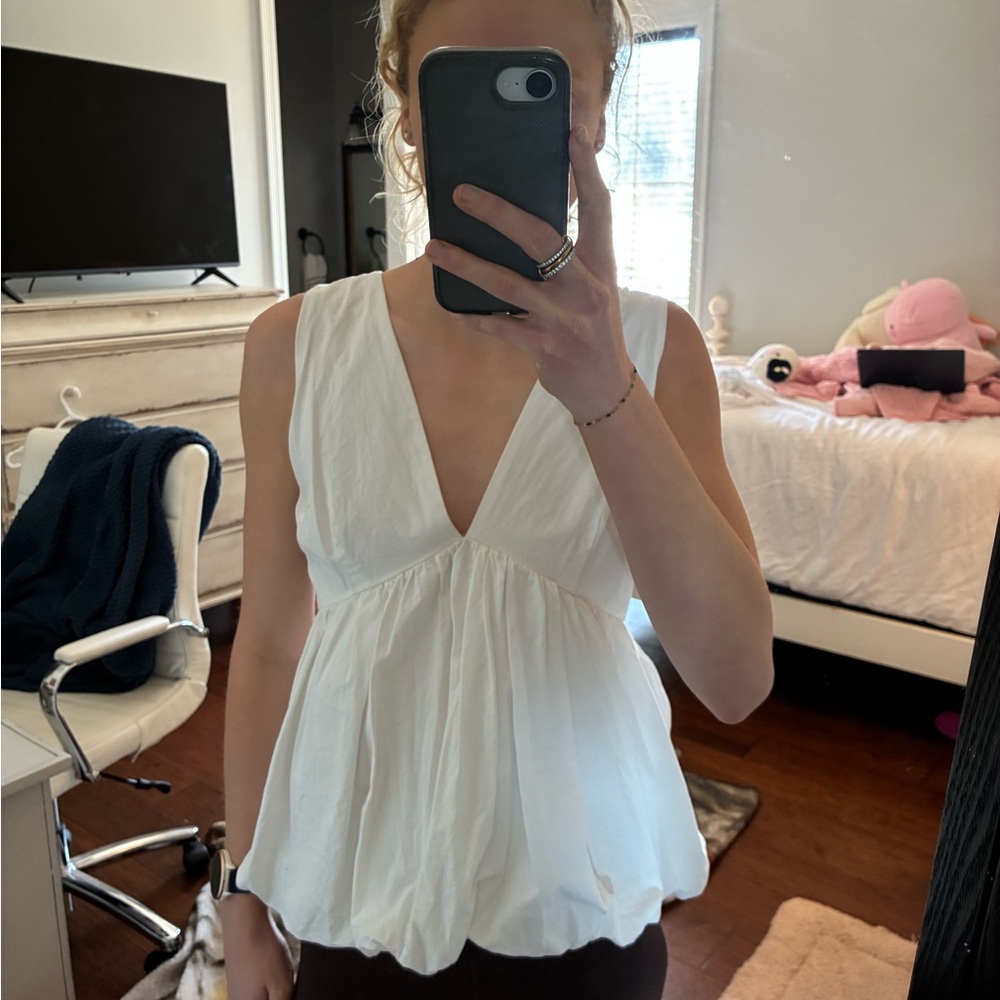 TCEC White V-Neck Sleeveless Blouse